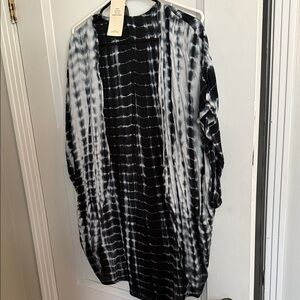 SHEIN Black and White Tie-Dye Top